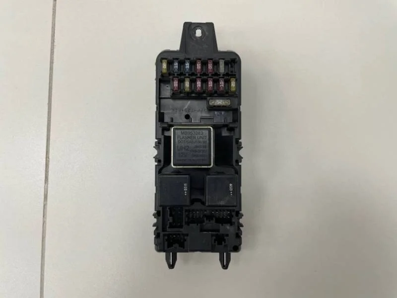 Блок предохранителей Mitsubishi Carisma (DA) 1995-2004