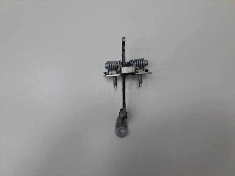 Ограничитель двери Lada Largus 2012>