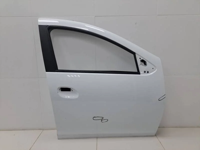 Дверь передняя правая Renault Sandero 2014>