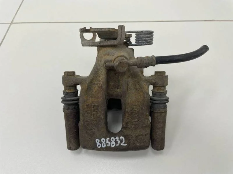 Суппорт задний правый Mitsubishi Carisma (DA) 1995-2004