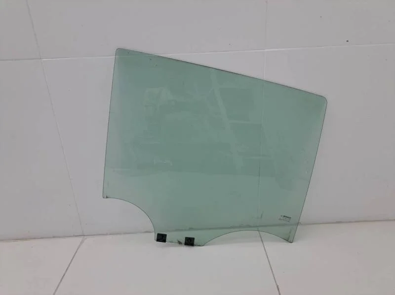 Стекло двери задней правой Renault Sandero 2014>