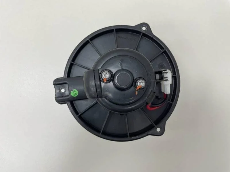 Моторчик отопителя Mitsubishi Carisma (DA) 1995-2004