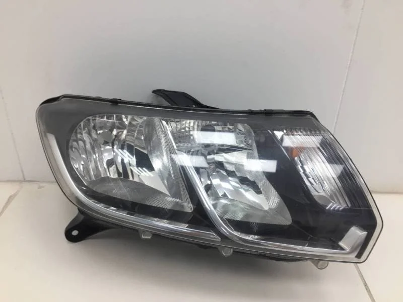 Фара правая Renault Sandero 2014>