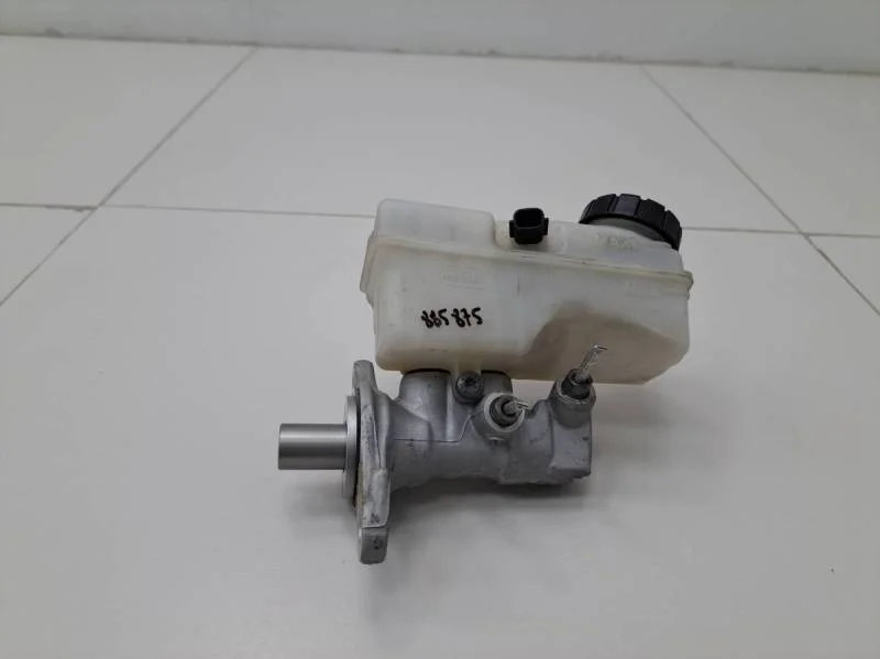 Цилиндр тормозной главный Renault Sandero 2014>