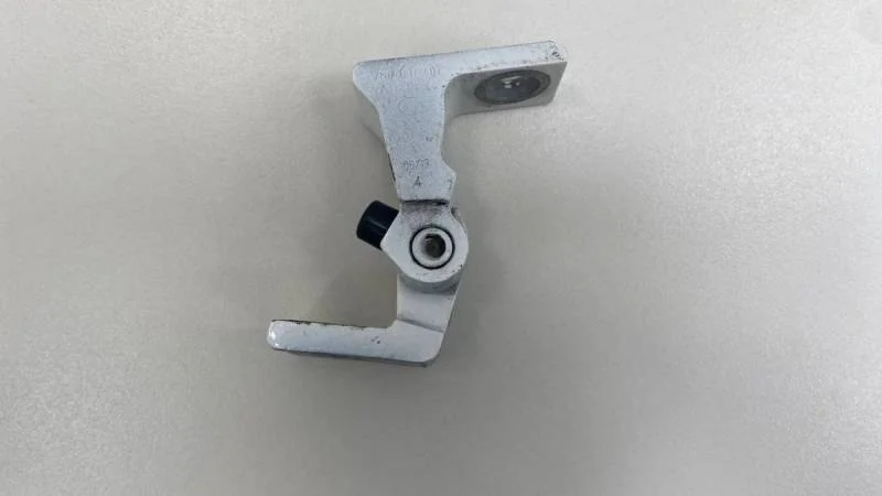 Петля двери Volkswagen Polo (Sed RUS) 2011>