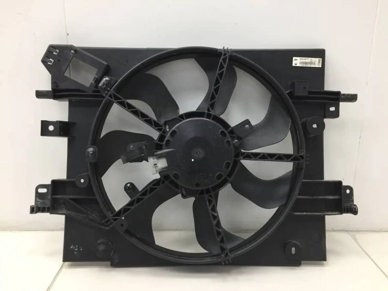 Диффузор вентилятора Renault Sandero 2014>