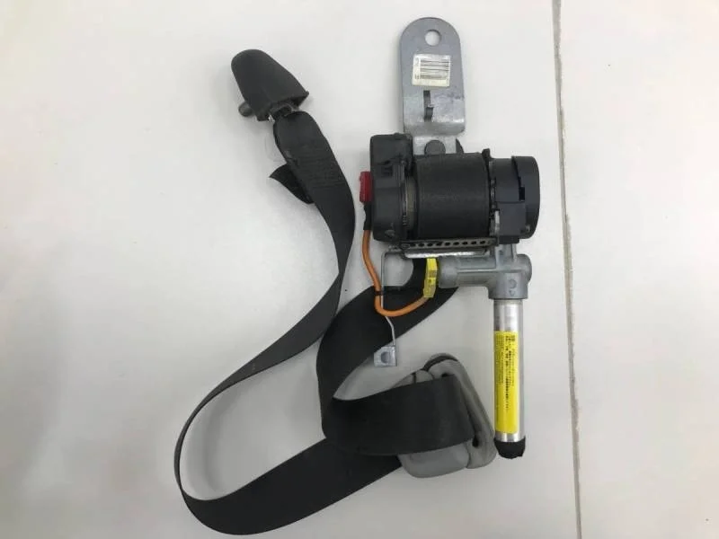 Ремень безопасности с пиропатроном Mitsubishi Carisma (DA) 1995-2004