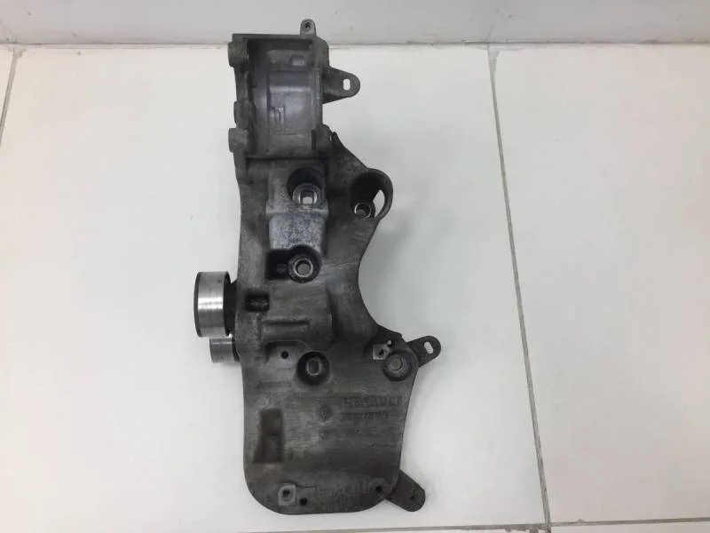 Кронштейн генератора Renault Sandero 2014>