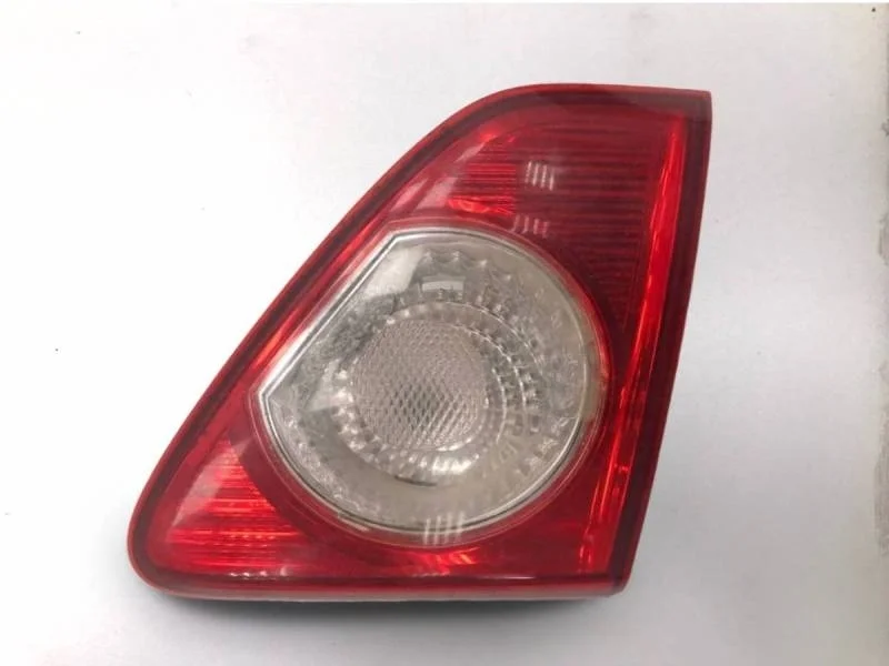 Фонарь задний внутренний правый Toyota Corolla E150 2006-2013