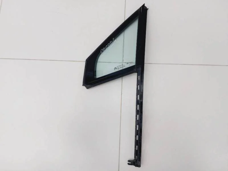 Стекло двери передней левой (форточка) Citroen C4 2011>