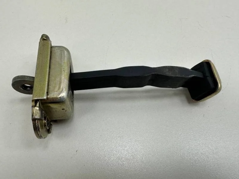 Ограничитель двери Mitsubishi Carisma (DA) 1995-2004