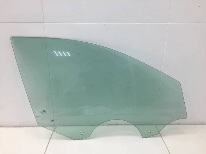 Стекло двери передней правой Skoda Rapid 2012-2020