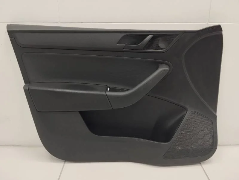Обшивка двери передней левой Skoda Rapid 2012-2020