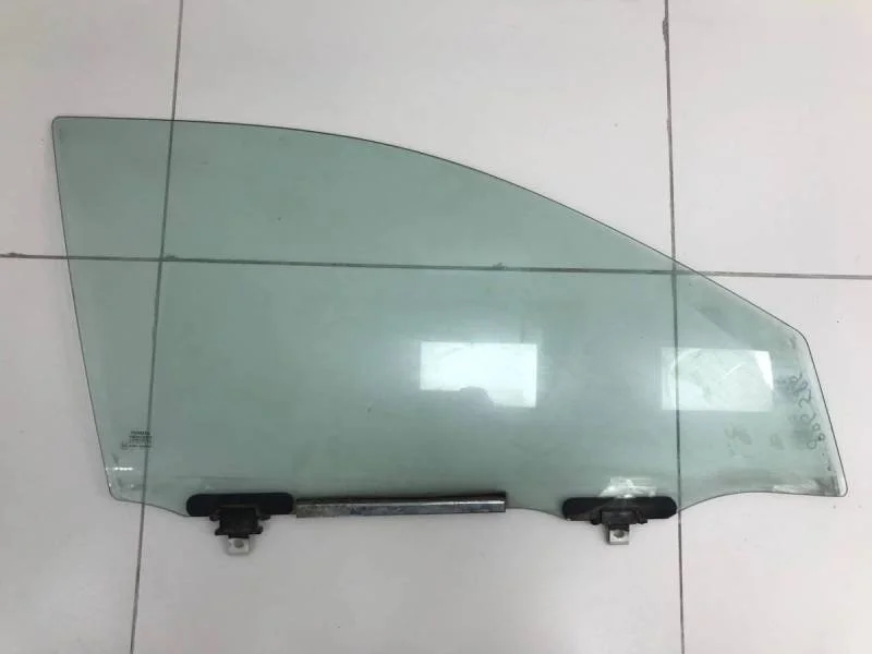 Стекло двери передней правой Toyota Corolla E120 2001-2007
