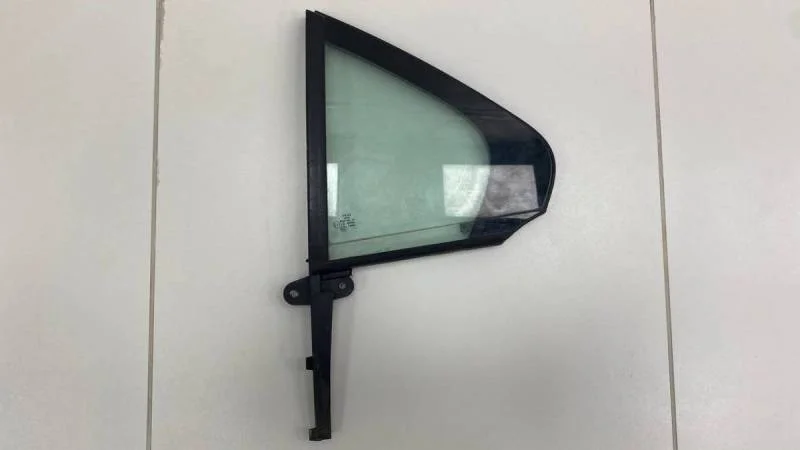 Стекло двери задней левой (форточка) Skoda Rapid 2012-2020