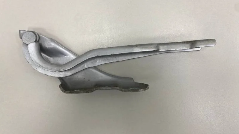 Петля капота левая Skoda Rapid 2012-2020