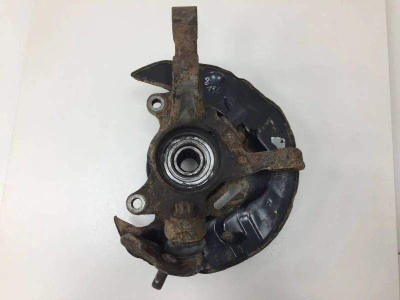 Кулак поворотный передний правый Toyota Corolla E120 2001-2007