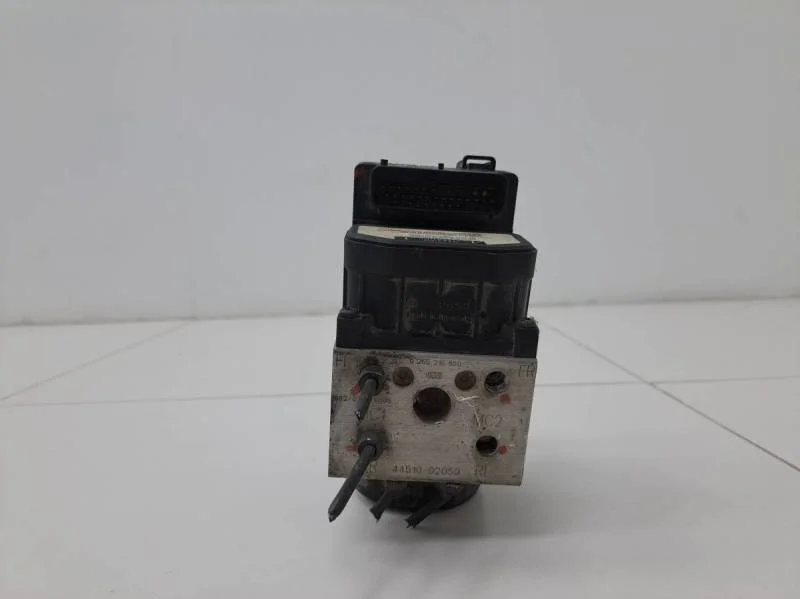 Блок ABS (насос) Toyota Corolla E120 2001-2007