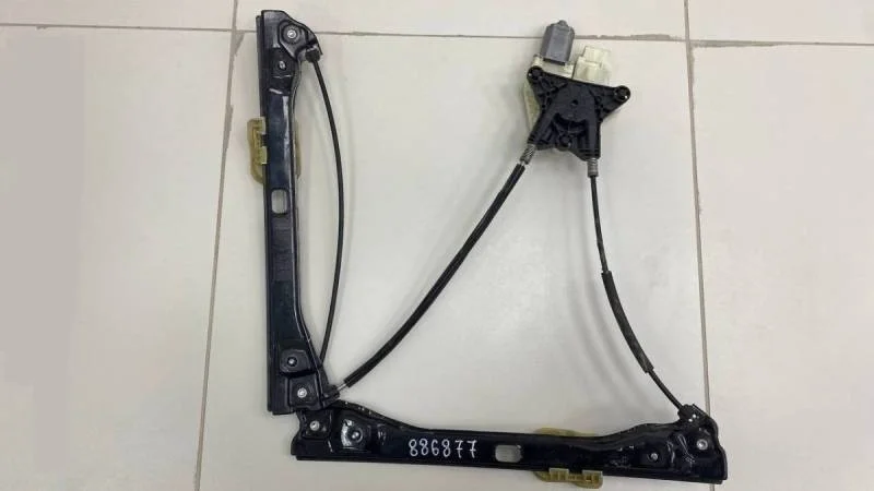 Стеклоподъемник электр. передний правый Skoda Rapid 2012-2020