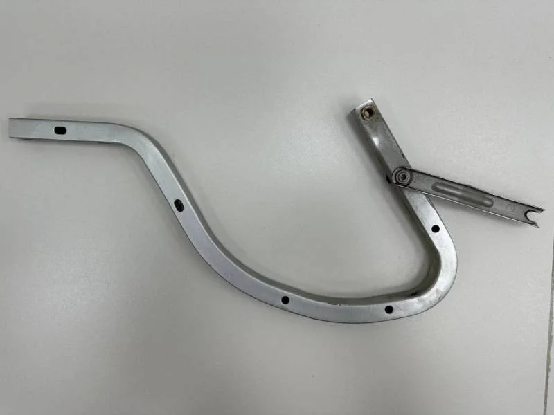 Петля крышки багажника Toyota Corolla E120 2001-2007