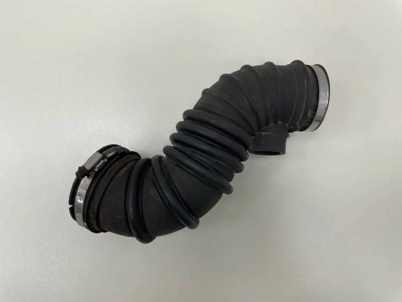 Патрубок воздушного фильтра Toyota Corolla E120 2001-2007