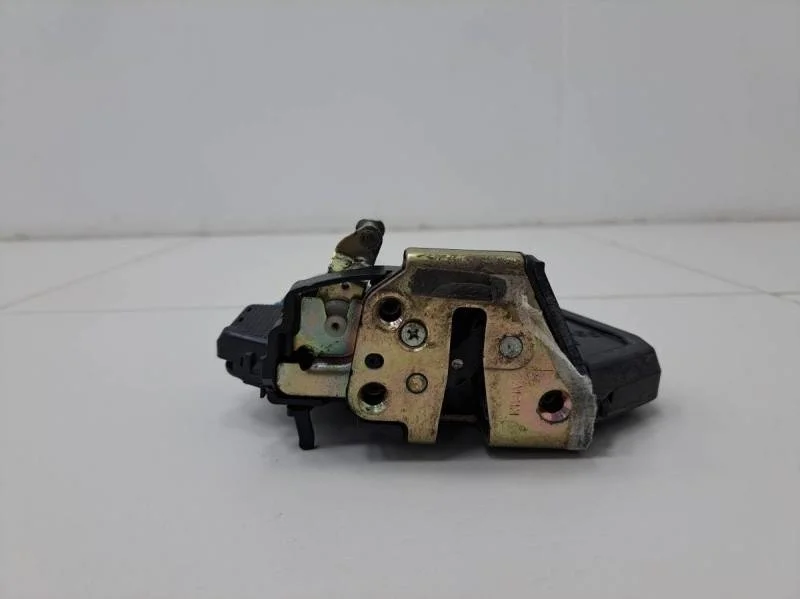 Замок двери задней левой Toyota Land Cruiser Prado (J120) 2002-2009