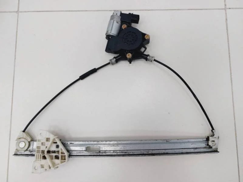 Стеклоподъемник электр. передний правый Mazda Mazda 3 (BK) 2002-2009