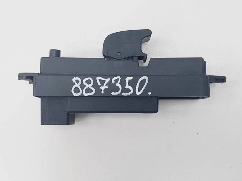 Кнопка стеклоподъемника Mazda Mazda 3 (BK) 2002-2009