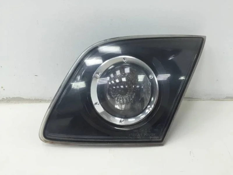 Фонарь задний внутренний правый Mazda Mazda 3 (BK) 2002-2009