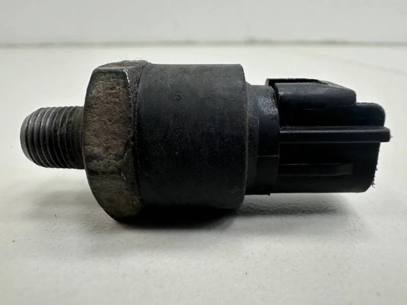 Датчик давления масла Toyota Corolla E120 2001-2007