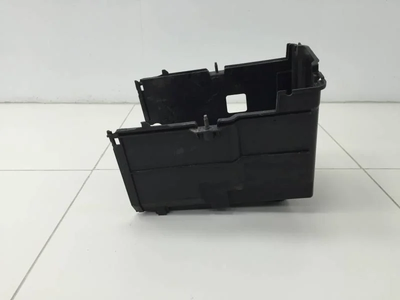 Крепление АКБ (корпус / подставка) Mazda Mazda 3 (BK) 2002-2009