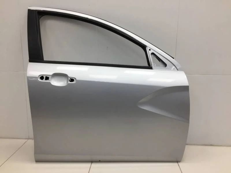 Дверь передняя правая Lada Vesta 2015>