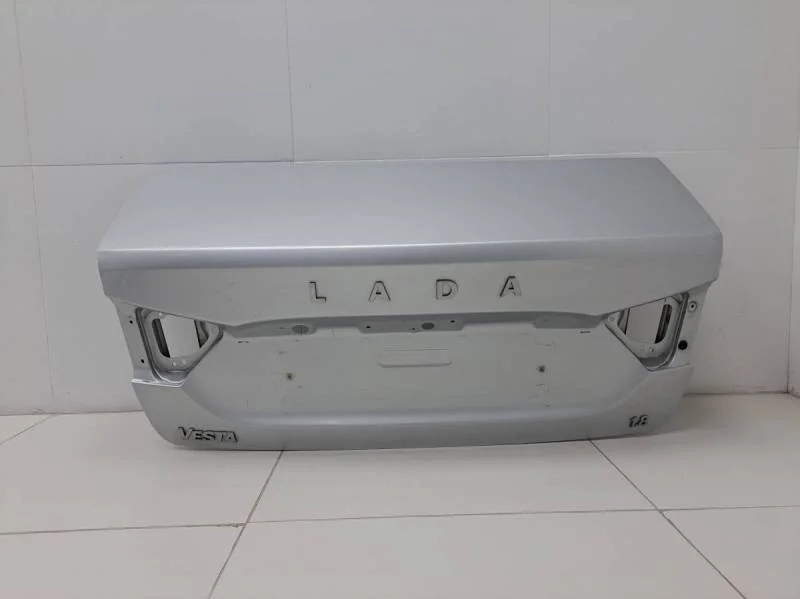Крышка багажника Lada Vesta 2015>