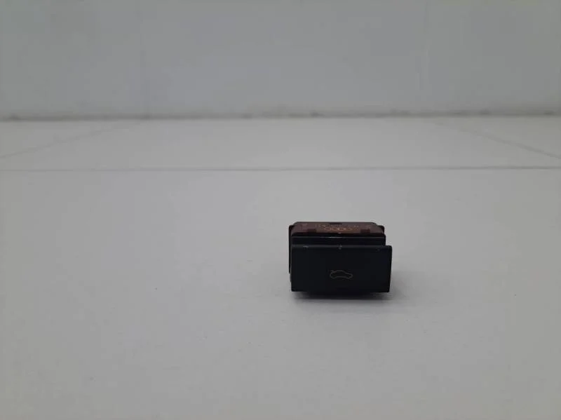 Кнопка открывания багажника Audi A6 (C6) 2005-2011