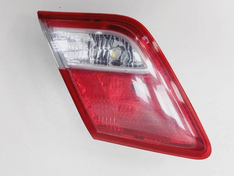 Фонарь задний внутренний левый Toyota Camry (V40) 2006-2011