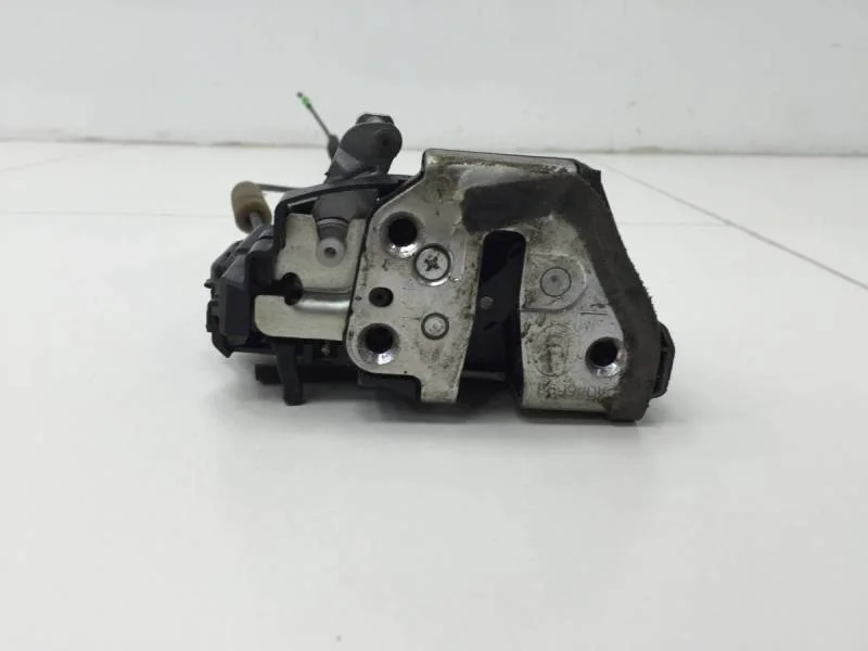 Замок двери задней левой Toyota Camry (V40) 2006-2011