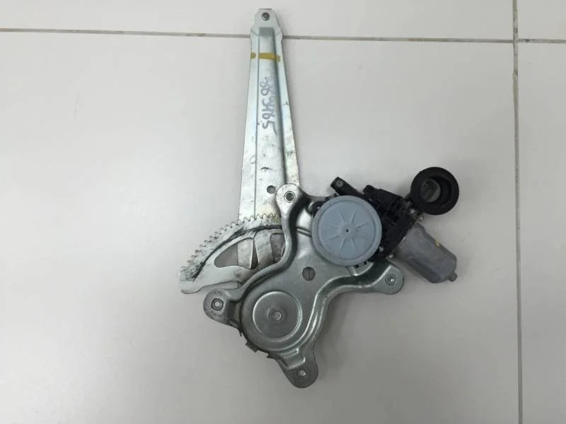 Стеклоподъемник электр. задний левый Toyota Camry (V40) 2006-2011