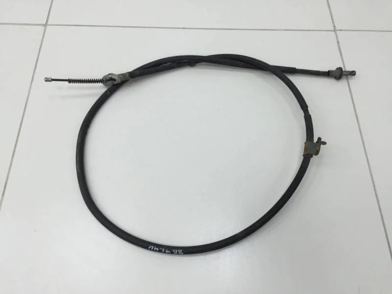 Трос стояночного тормоза правый Nissan Tiida (C11) 2007-2014
