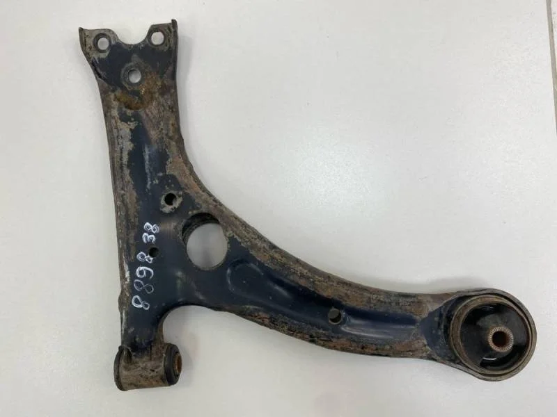 Рычаг передний правый Toyota Corolla E120 2001-2007