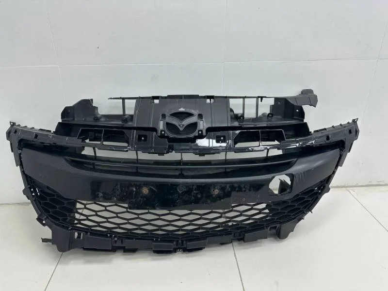 Решетка в бампер центральная Mazda Mazda 3 (BL) 2009-2013