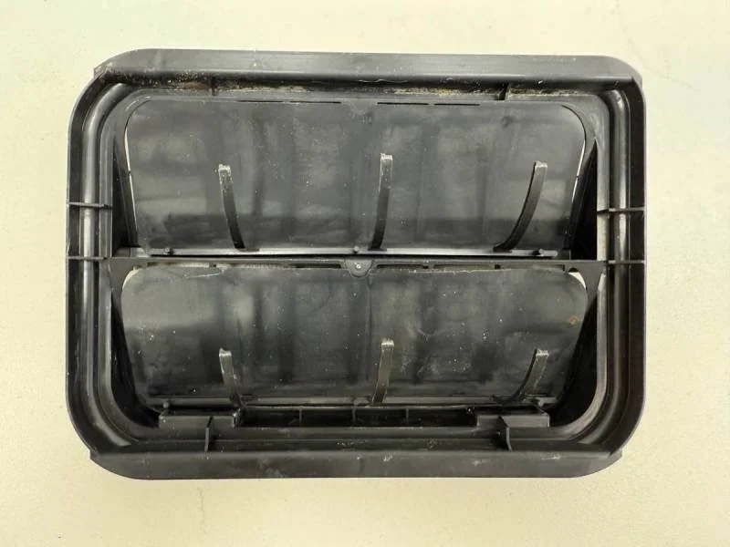 Решетка вентиляционная Lada Largus 2012>