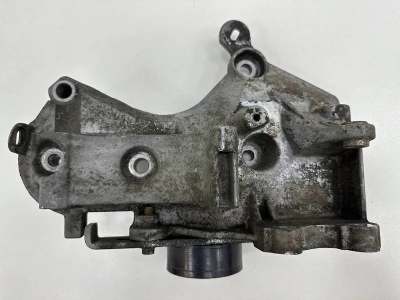 Кронштейн генератора Lada Largus 2012>