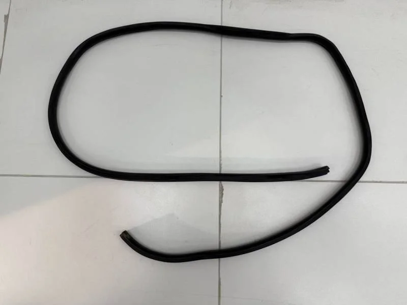 Уплотнитель проема двери задней левой Kia Rio 3 (UB) 2011-2017