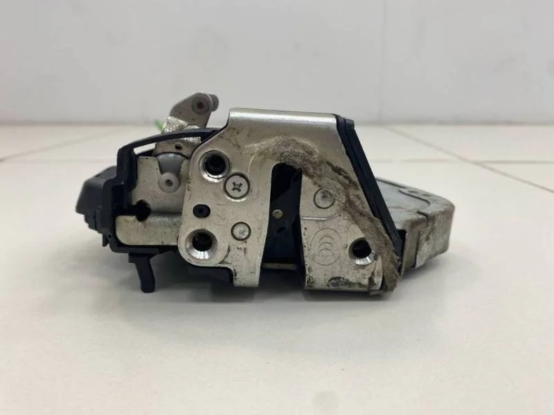 Замок двери задней левой Lexus RX 300/330/350/400h (XU30) 2003-2009