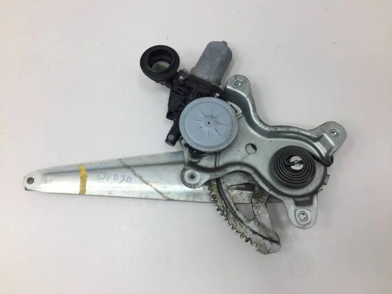 Стеклоподъемник электр. задний правый Lexus RX 300/330/350/400h (XU30) 2003-2009