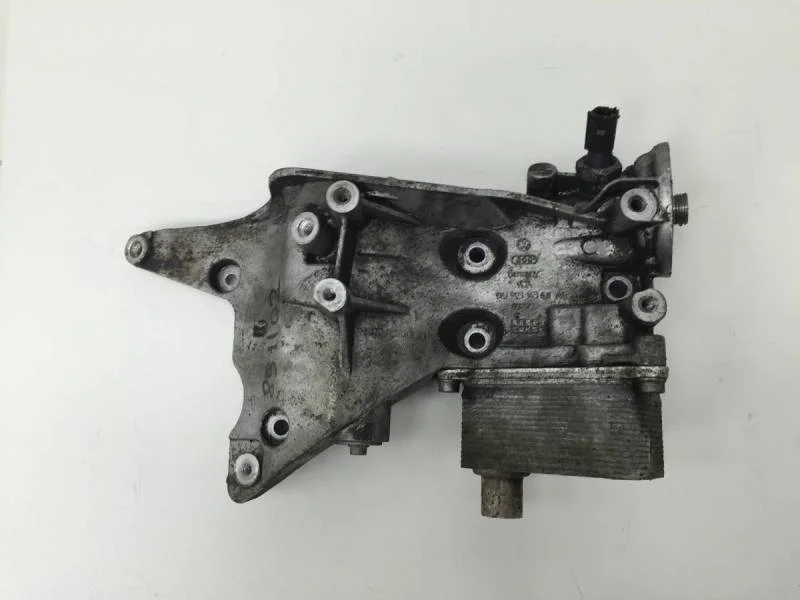 Кронштейн генератора Volkswagen Passat B6 2005-2010