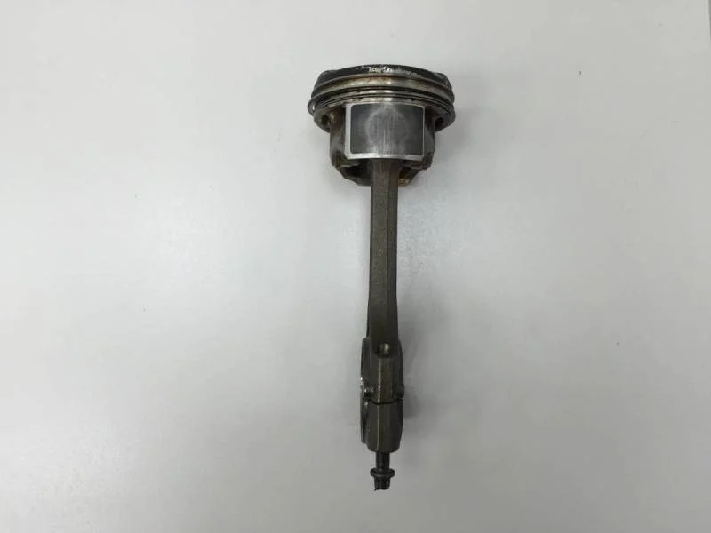 Поршень с шатуном Volkswagen Passat B6 2005-2010