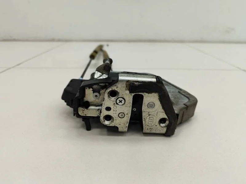 Замок двери задней левой Toyota Land Cruiser (J200) 2007-2015