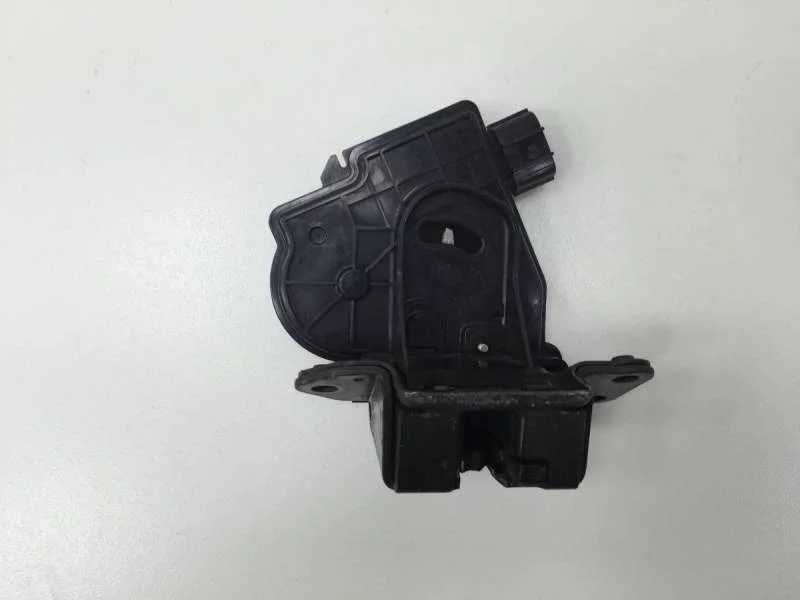 Замок багажника Toyota Land Cruiser (J200) 2007-2015