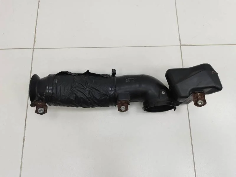 Патрубок воздушного фильтра Toyota Land Cruiser (J200) 2007-2015